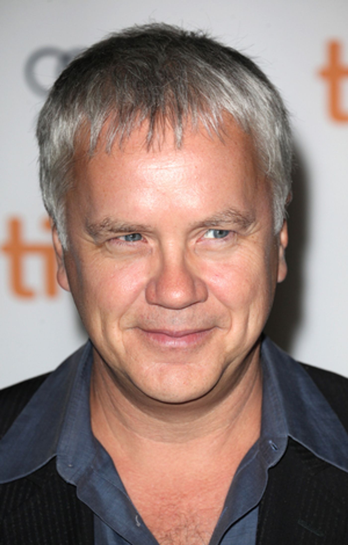 Tim Robbins Joins LOVE 'N COURAGE Virtual Gala  Image