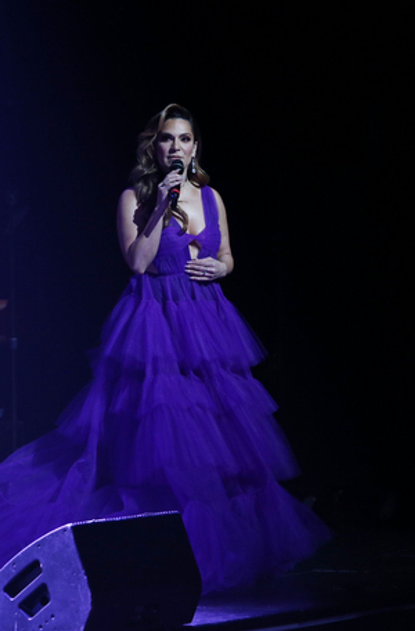 Broadway's Shoshana Bean Brings Holiday Concert to Candlelit Cathedral in LA  Image