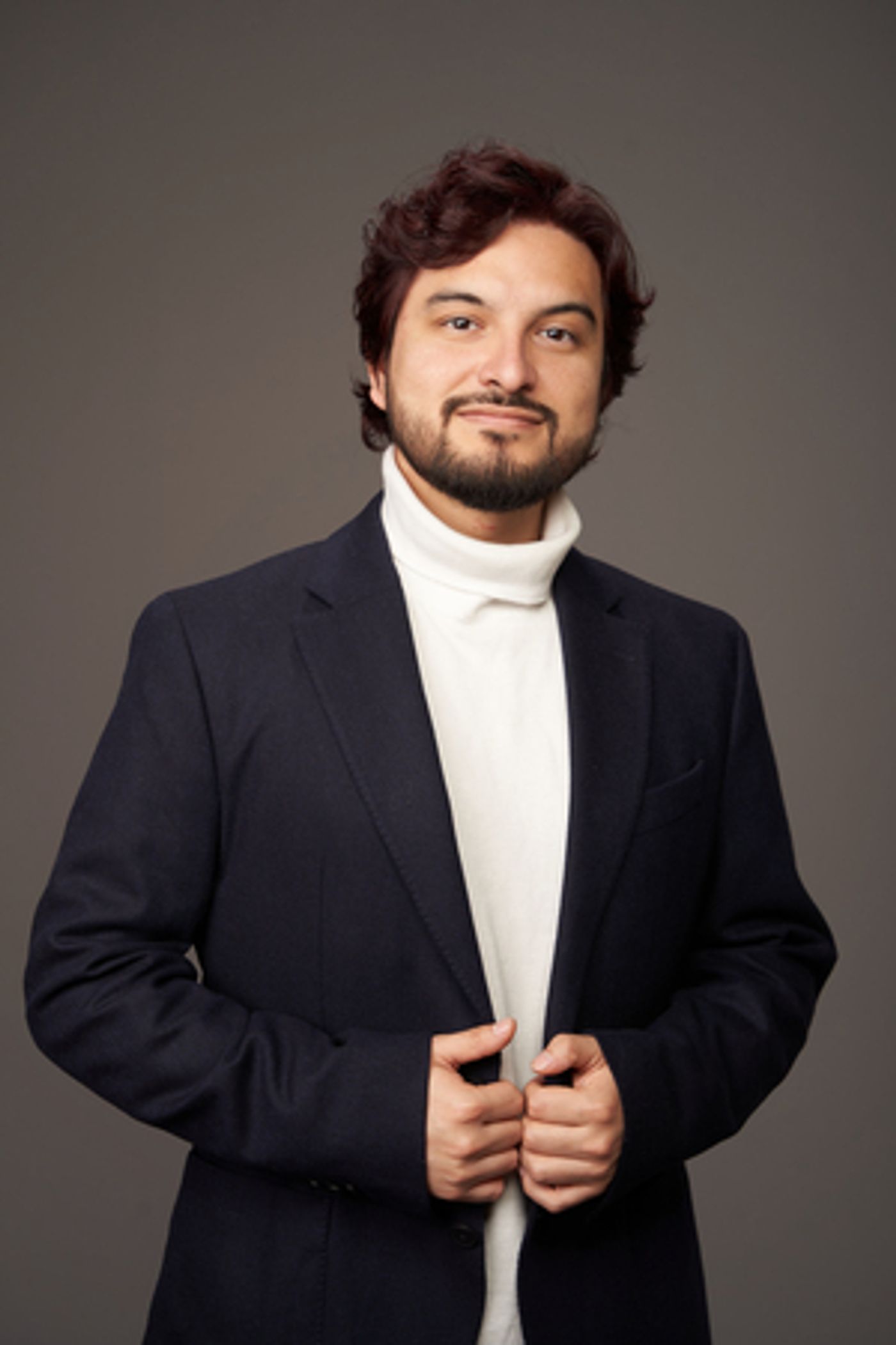 Dustin Calderón busca 5 artistas que quieran trabajar su Marca Personal  Image