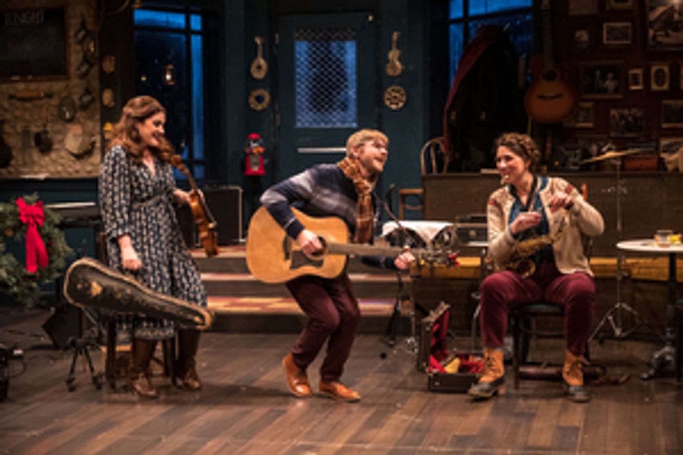 Review: CHRISTMAS AT THE LOCAL at Theater Latté Da Review: CHRISTMAS AT THE LOCAL at Theater Latté Da Image