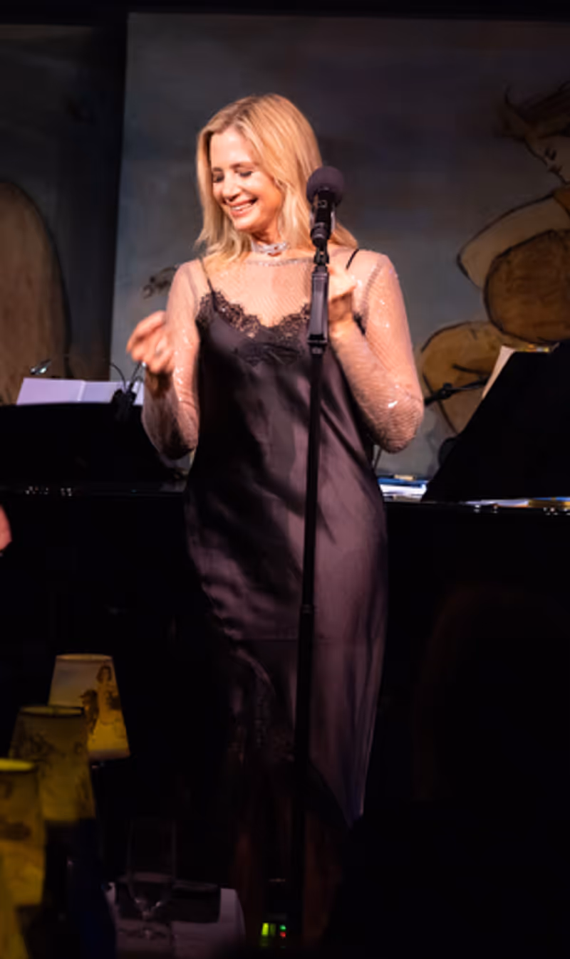 Review: MIRA SORVINO Shines A Light Throughout Café Carlyle Image