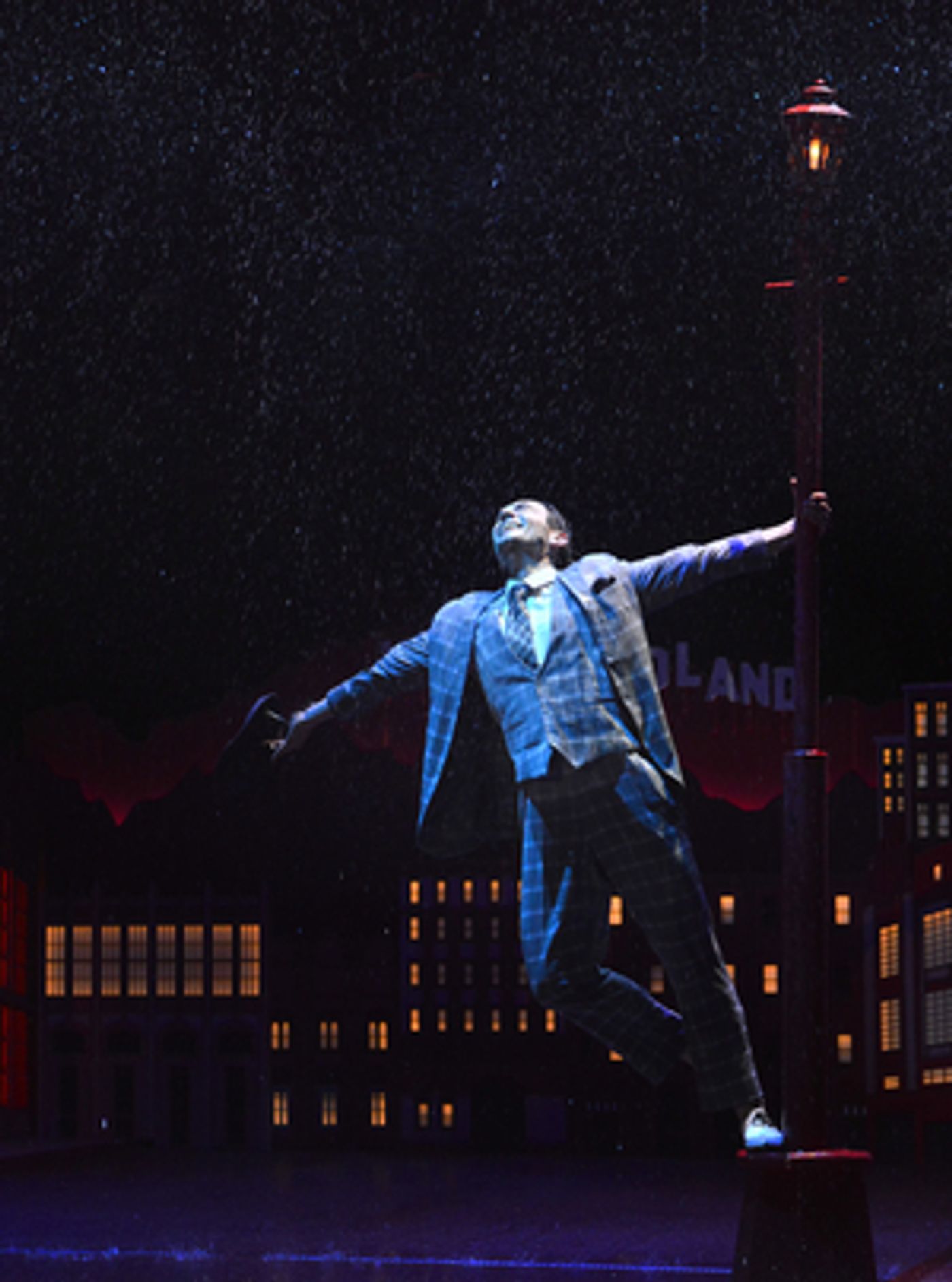 Review: SINGING IN THE RAIN at Ogunquit Playhouse  Image