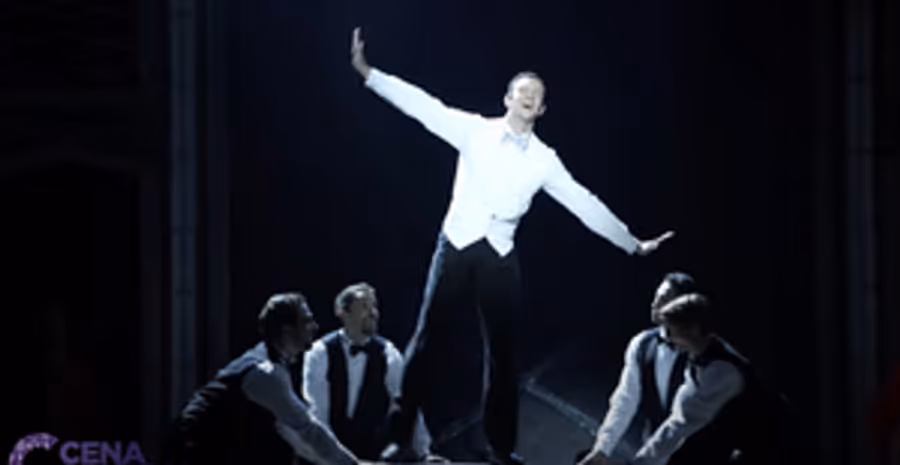 Video: Watch Footage from CANTANDO NA CHUVA (SINGIN' IN THE RAIN) in Brazil Image