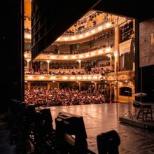 GUIDADE VISNINGAR Comes to Dramaten