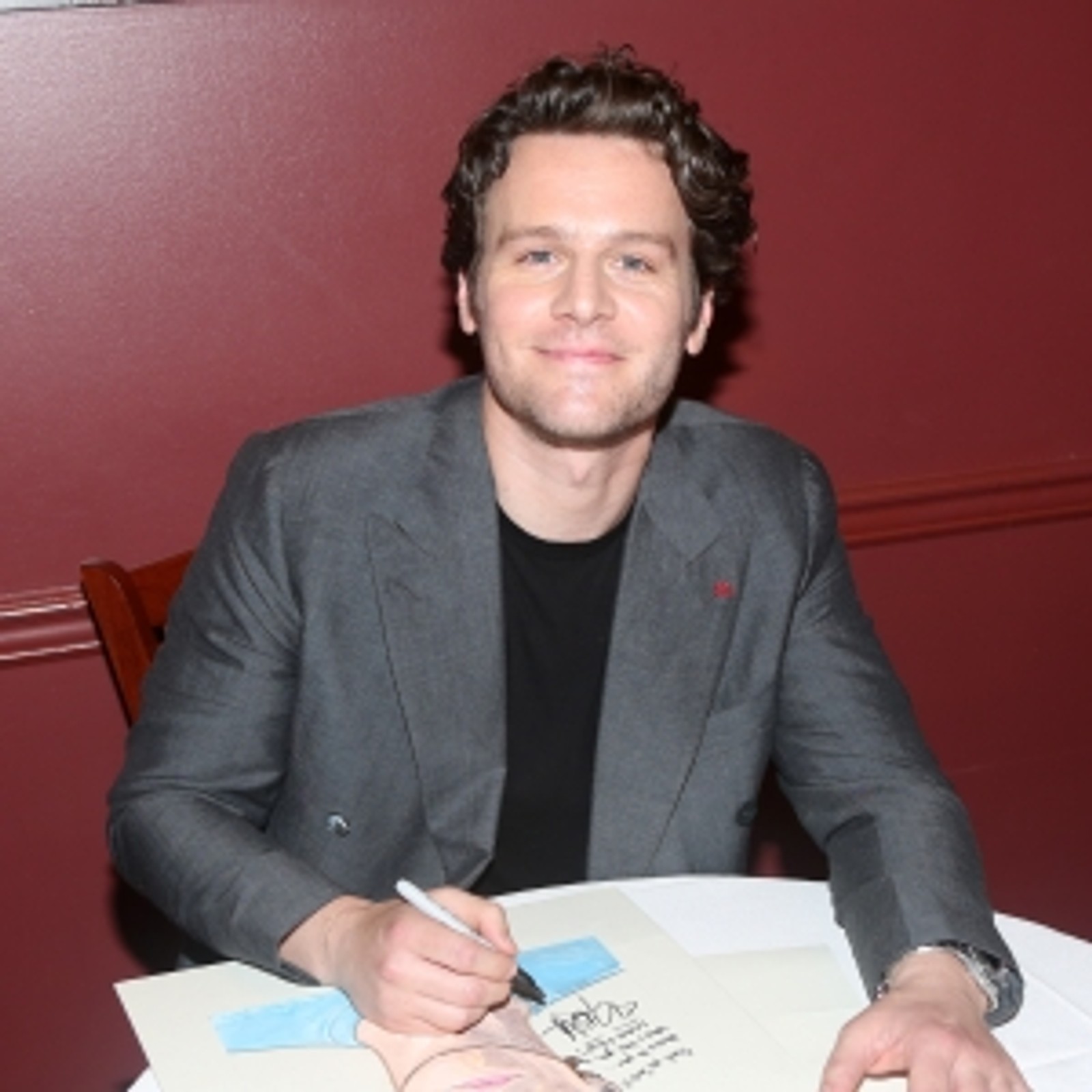 Jonathan Groff Will Appear on LIVE WITH KELLY & MARK Next Week