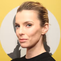 Betty Gilpin Describes State of Broadway as a ‘Game for Movie Stars’ to ‘Get Butts in Seats’