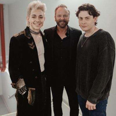 Photos: THE LOST BOYS Original Film Star Kiefer Sutherland Visits THE LOST BOYS on Broadway