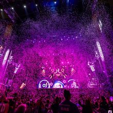 Photos: Cirque du Soleil Celebrates 30 Years at LIFE IS BEAUTIFUL's 10th Anniversary 