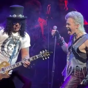 Vidéo : L'icône du rock Slash fait ses débuts à Broadway dans THE LOST BOYS