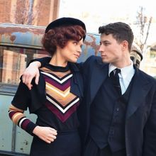 Photos: BONNIE & CLYDE Cast Pose With a Vintage 1929 Ford Model A Saloon