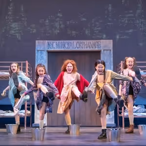 Photos: First Look at ANNIE At The Argyle Theatre