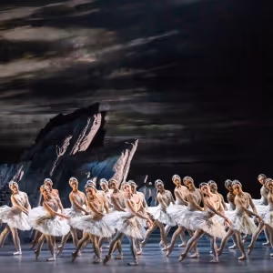 The Royal Ballet's SWAN LAKE Returns to the Royal Opera House
