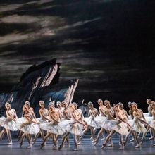 The Royal Ballet's SWAN LAKE Returns to the Royal Opera House