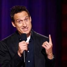 Jewish Comedic Elon Gold Takes the Stage in Aventura