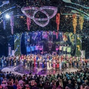 FALLING | IN LOVE Celebrates Its World Premiere at the Friedrichstadt-Palast Berlin