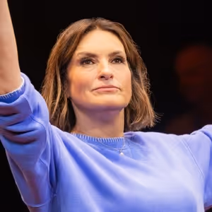Photos: First Look at Mariska Hargitay in EVERY BRILLIANT THING