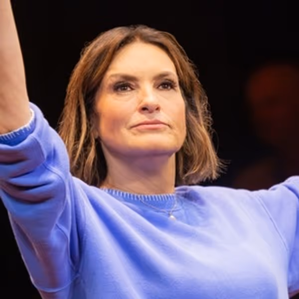Photos: First Look at Mariska Hargitay in EVERY BRILLIANT THING Photo