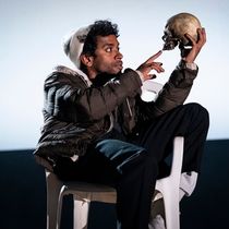 Photos: Hiran Abeysekera and Cast in HAMLET at the National Theatre