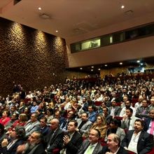 Catálogo De La Exposición Alan Glass: Sorprendente Hallazgo Recibe Reconocimiento