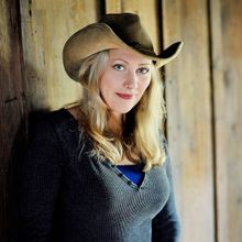 COUNTRY SUNSHINE: The Legendary Ladies of Nashville Comes to Milwaukee Rep