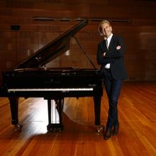 Phil Burton and Prinnie Stevens Perform HOT AUGUST NIGHT With the George Ellis Orches