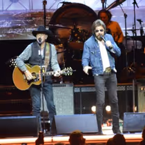 Photo Review: BROOKS & DUNN 2026 Neon Moon Tour