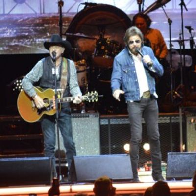Photo Review: BROOKS & DUNN 2026 Neon Moon Tour