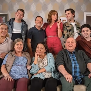 Scottish Sitcom TWO DOORS DOWN Will Be Adapted For the Stage With Original Cast…