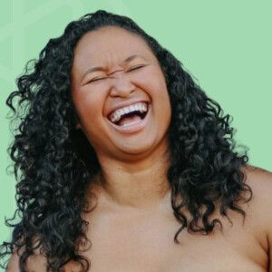 Camille Hernandez Transforms MOTHERLANDS Poetry in One-Woman Show