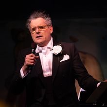 Photos: Isaac Mizrahi Kicks Off Cafe Carlyle Residency