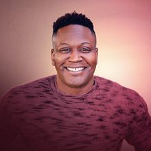 Tituss Burgess tritt live in London in der Cadogan Hall auf Photo