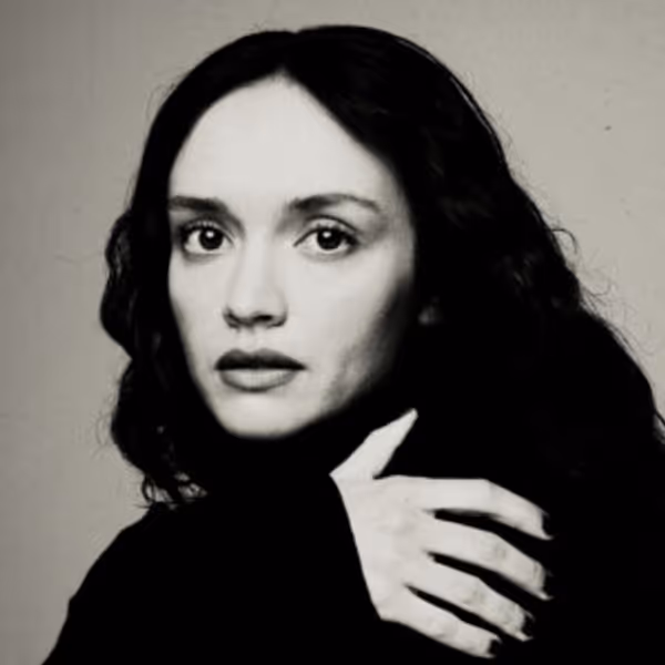 Joe Lycett and Olivia Cooke Join WHITE RABBIT RED RABBIT Photo
