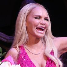 Kristin Chenoweth Returns to QUEEN OF VERSAILLES After Knee & Neck Injury