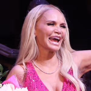 Kristin Chenoweth Returns to QUEEN OF VERSAILLES After Knee & Neck Injury
