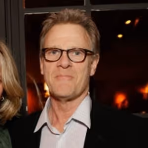 Broadway and West End Producer, and THE CROWN EP Robert Fox Dies at 73; Hugh Jackman…