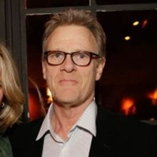 Theatre Producer and THE CROWN EP Robert Fox Dies at 73; Hugh Jackman Pays Tribute