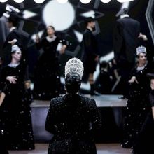 Marcos Morau's NACHTTRAUME is Now Playing at the Zurich Opera House
