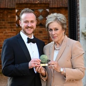 Dame Kiri Te Kanawa Presents The Kiri Te Kanawa Foundation Laureate to Julien Van…