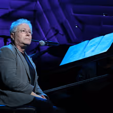Video: Alan Menken interpreta nueva canción de TANGLED para la adaptación musical teatral Photo