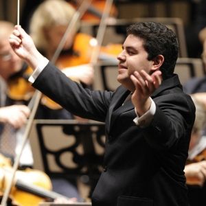 Internationally Recognized Conductor Tito Muñoz “Plays” It Forward Conducting Violin…