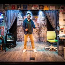 Photos: FULLY COMMITTED Starring Mike Newquist Returns to Chicago at The Den Theatre
