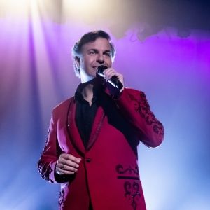 Tribute to Barry Manilow Comes to the Raue Center For The Arts in February