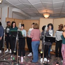 Exclusive: A BEAUTIFUL NOISE, THE NEIL DIAMOND MUSICAL Sings Carols For A Cure