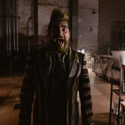 Photos: Justin Collette, Isabella Esler and More Backstage at BEETLEJUICE