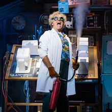 Brian Conley regresará como Doc Brown en la gira del MUSICAL REGRESO AL FUTURO en el Reino Unido Photo