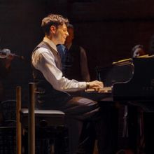 Fotos: Daniel Krikler und mehr in THE PIANIST im Park Theatre Photo