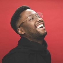 Tadiwa Mahlunge Brings Solo Show to the Soho Theatre