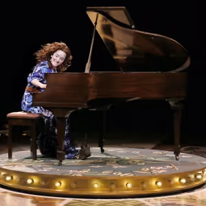 Photos: First Look At BEAUTIFUL – THE CAROLE KING MUSICAL At North Shore Music…
