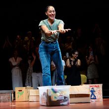 Fotos: Tracee Ellis Ross verbeugt sich in EVERY BRILLIANT THING Photo