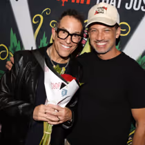 Photos: LITTLE SHOP OF HORRORS Alumni Reunite to Celebrate Record-Breaking 2,210th Performance